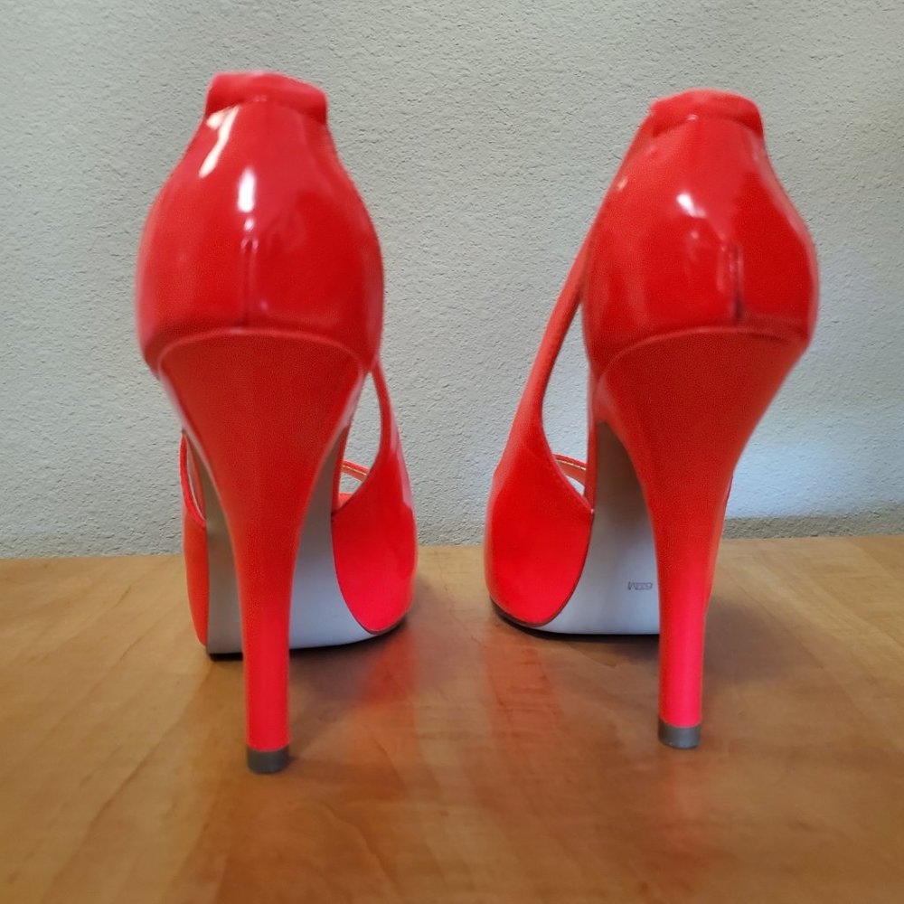 Red Guess Heels - Picture 5 of 8